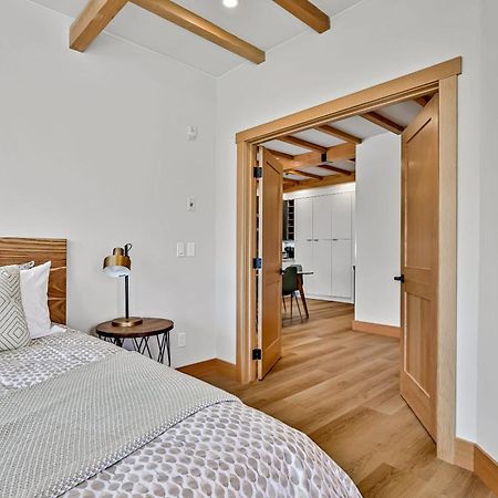 Ravens Crest Lodge - Stunning Views Perfectly Located On Main Street Канмор Экстерьер фото