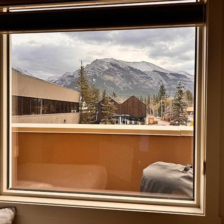 Ravens Crest Lodge - Stunning Views Perfectly Located On Main Street Канмор Экстерьер фото