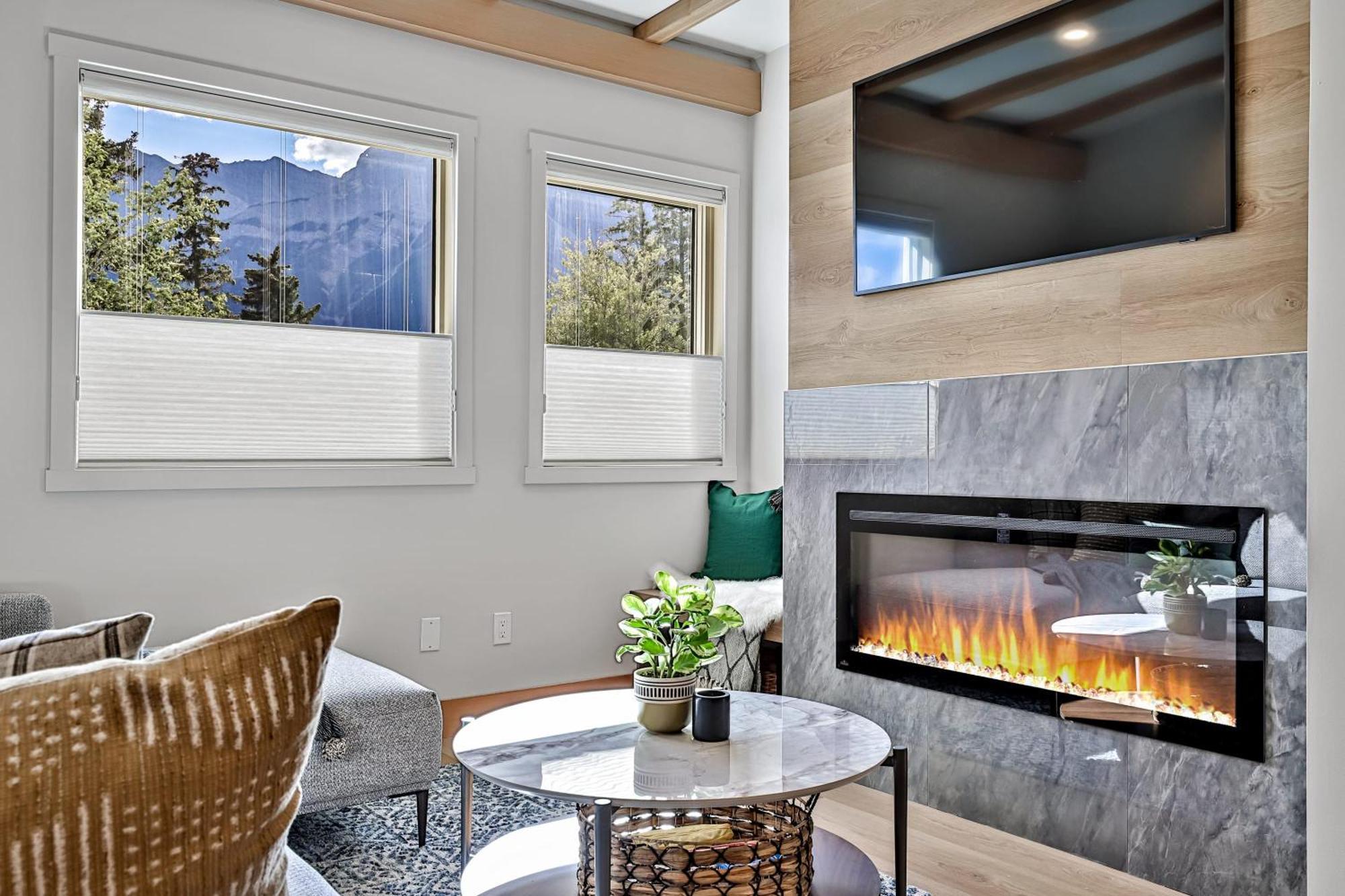 Ravens Crest Lodge - Stunning Views Perfectly Located On Main Street Канмор Экстерьер фото